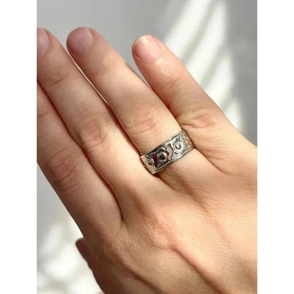 Vintage Pewter Sunflower Motif Carved Band Ring - Size 7.75 - Picture 6 of 9